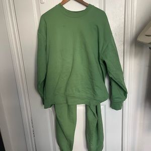 Green Aritzia sweatsuit - extra fleece